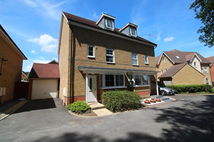 4 Bedroom Semi Detached House For Sale In Furnace Green, Crawley, RH10