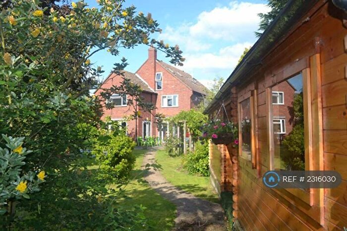 6 Bedroom Detached House To Rent In Abbey Road, Bedford, MK41