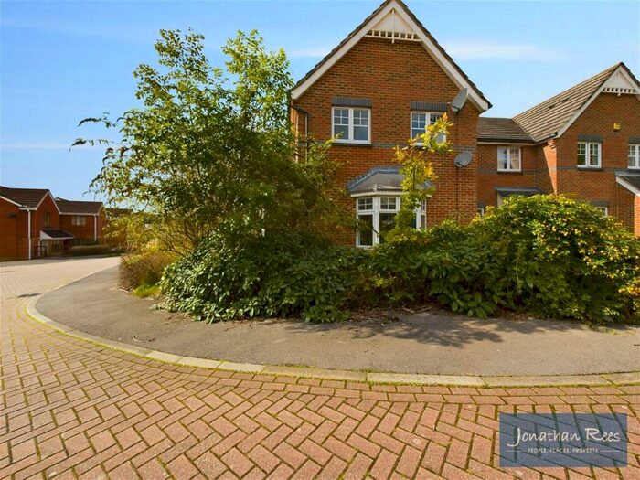 3 Bedroom End Of Terrace House To Rent In Barn Piece, Chandler's Ford, Eastleigh, SO53