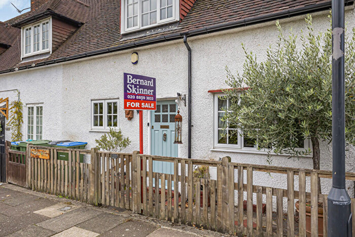 3 Bedroom Terraced House For Sale In Lovelace Green, Eltham, SE9