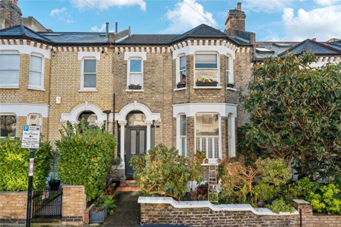 1 Bedroom Apartment For Sale In Bennerley Road, SW11