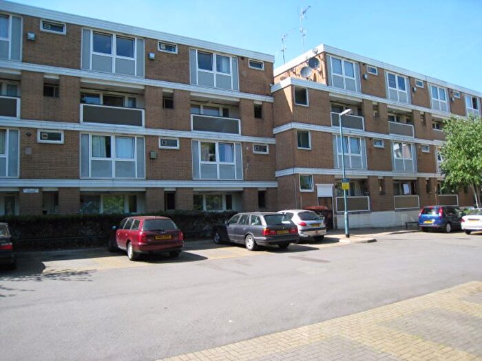 5 Bedroom Flat To Rent In Evenwood Close, London, SW15