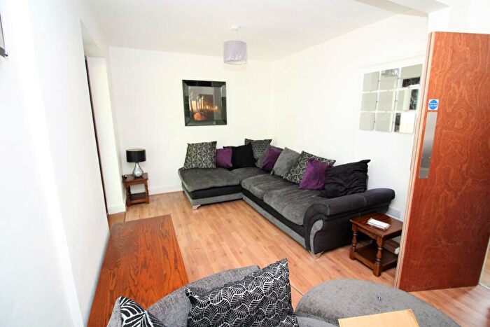 1 Bedroom Semi-Detached House To Rent In Alanbrooke, Gravesend, Kent, DA12