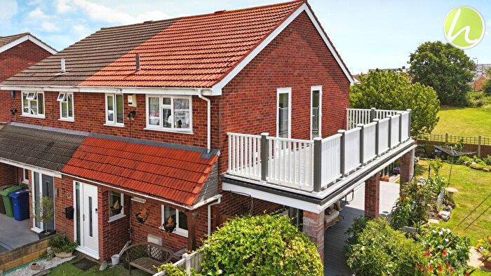 3 Bedroom Semi-Detached House For Sale In Beechcroft Avenue, Linford, SS17