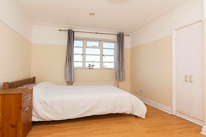 1 Bedroom Flat To Rent In Mornington Crescent, Camden, NW1