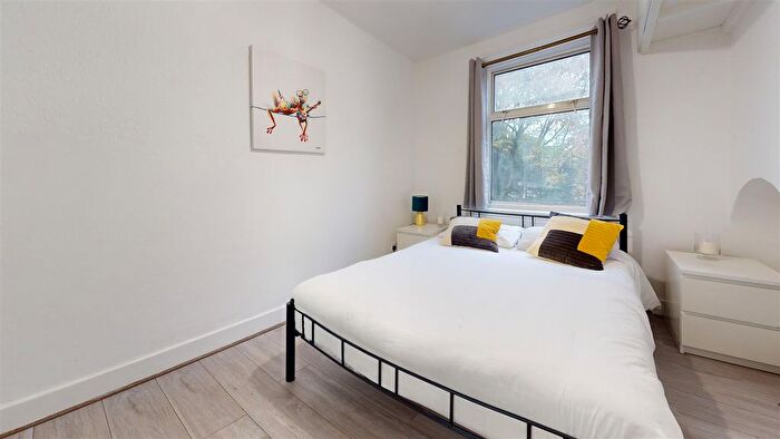 2 Bedroom Flat To Rent In St Pauls Avenue, Willesden Green, London, NW2