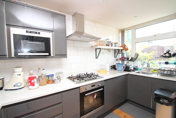 2 Bedroom House To Rent In Alpine Close, Croydon, CR0