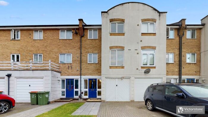4 Bedroom Terraced House To Rent In Grimsby Grove, Newham, London, E16