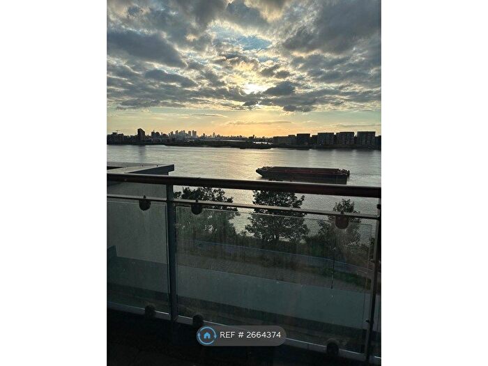 2 Bedroom Flat To Rent In Miles Close, West Thamesmead, SE28
