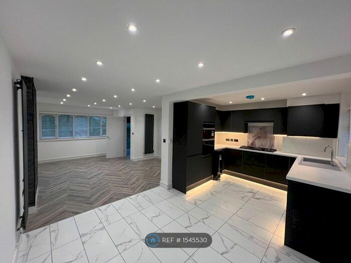 3 Bedroom Terraced House To Rent In Freemount Square, Birmingham, B43