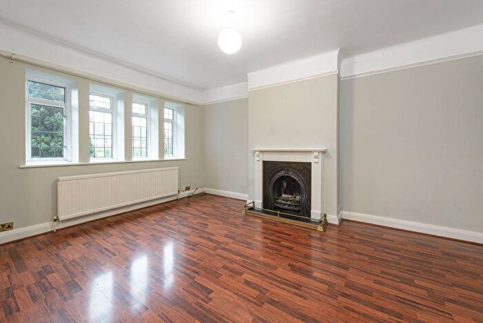 3 Bedroom Maisonette For Sale In Lyttelton Road, Hampstead Garden Suburb, London, N2