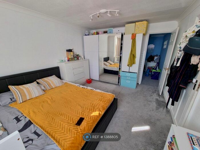 3 Bedroom Terraced House To Rent In Bysouth Close, Ilford, IG5