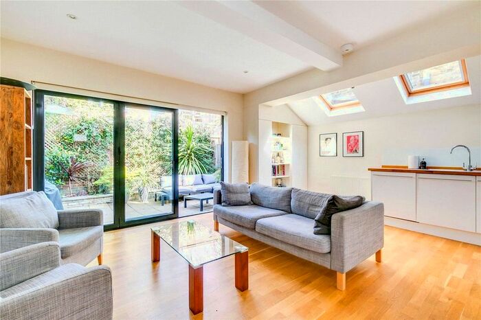 2 Bedroom Flat To Rent In Lambrook Terrace, London, SW6