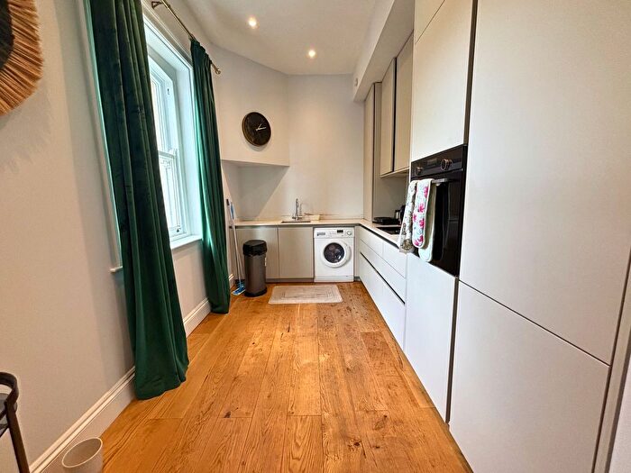 2 Bedroom Flat To Rent In High Street, Exeter, EX4