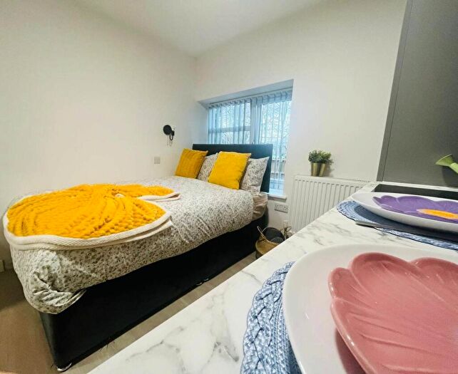 Apartment To Rent In Humphrey Road, Manchester, M16