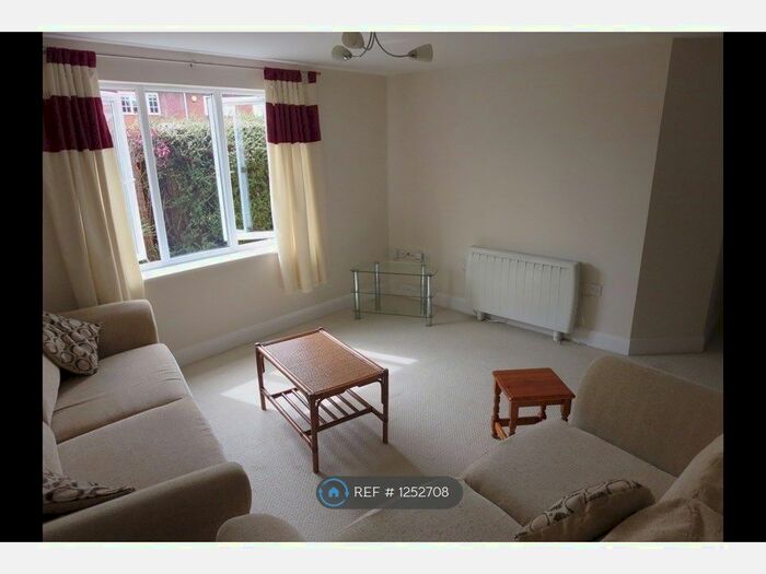 2 Bedroom Flat To Rent In Oliver Court, Cippenham SL1