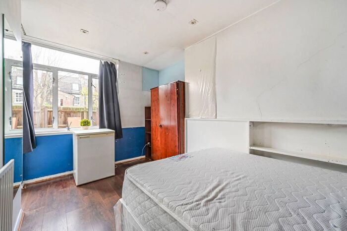 3 Bedroom Flat For Sale In Old Church Road, London, Q, Tower Hamlets, London, E1