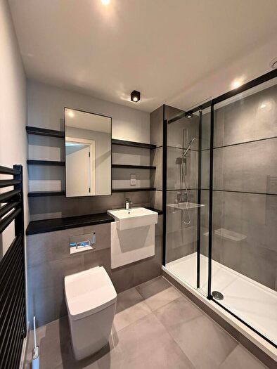 2 Bedroom Apartment For Sale In Skyline Apartments, Makers Yard, London, E3