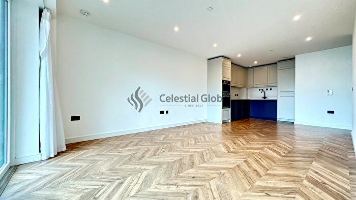 2 Bedroom Flat To Rent In Heritage Walk, Kingston Upon Thames, KT1