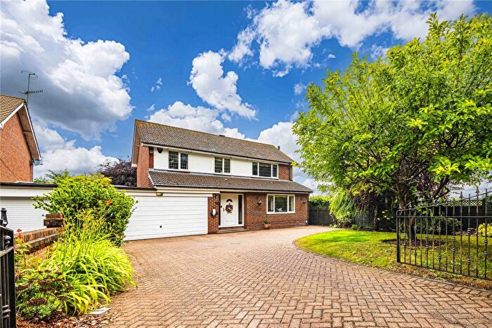 4 Bedroom Detached House To Rent In Bedmond Road, Hemel Hempstead, Hertfordshire, HP3