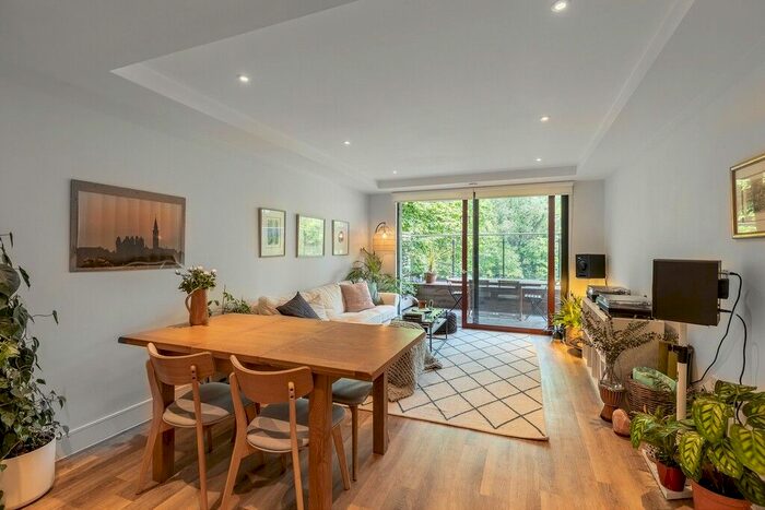 2 Bedroom Flat To Rent In Knaresborough Drive, Southfields, SW18