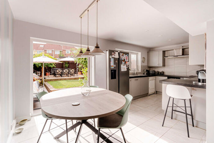 3 Bedroom Semi Detached House For Sale In Fairlyn Drive, Kingswood, Bristol, BS15