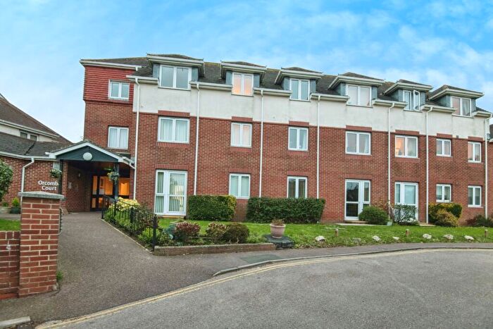 2 Bedroom Flat For Sale In Littleham Road, Exmouth, Devon, EX8