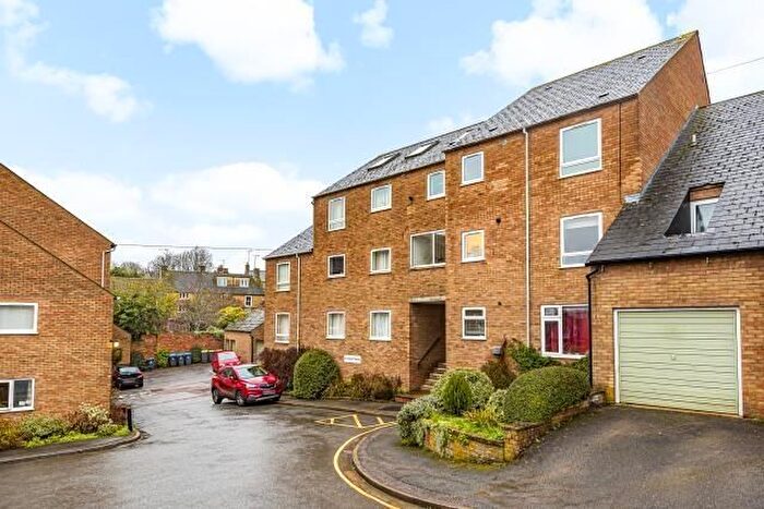 2 Bedroom Flat To Rent In Finsbury Place, Chipping Norton, Oxfordshire, OX7