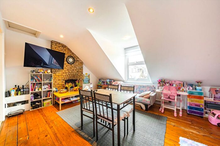 1 Bedroom Flat For Sale In Chelverton Road, Putney, SW15