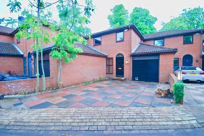 4 Bedroom Flat To Rent In Glendyn Close, Dz, Newcastle Upon Tyne, NE7