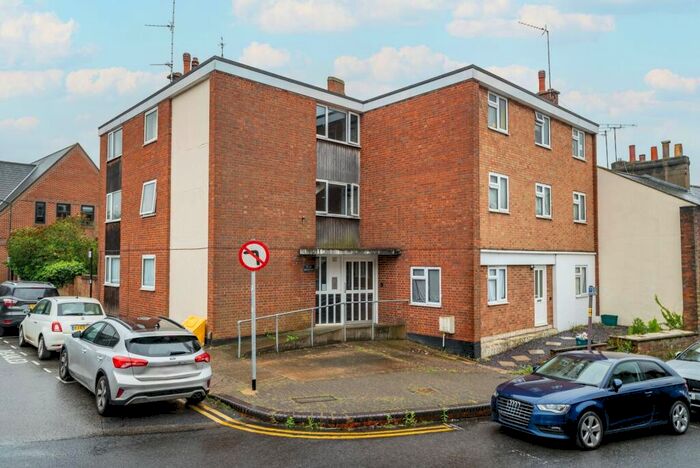 1 Bedroom Apartment To Rent In Spencer Street, St. Albans, Hertfordshire, AL3