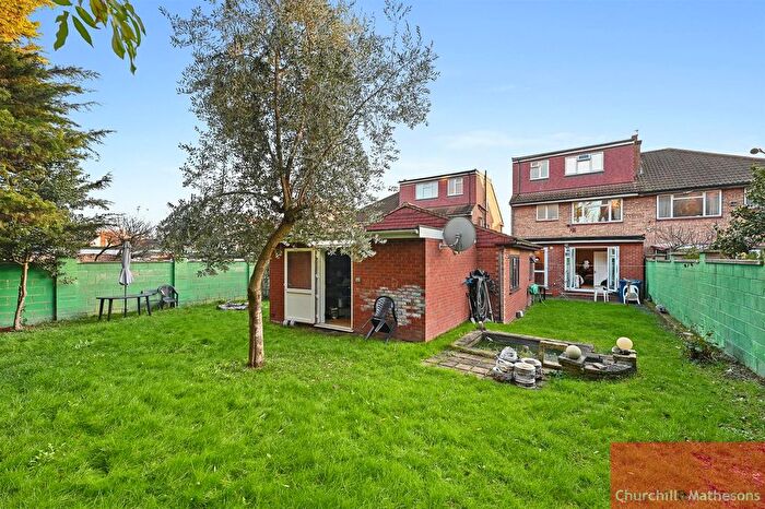 4 Bedroom Semi Detached House For Sale In Bowes Road, London, W3