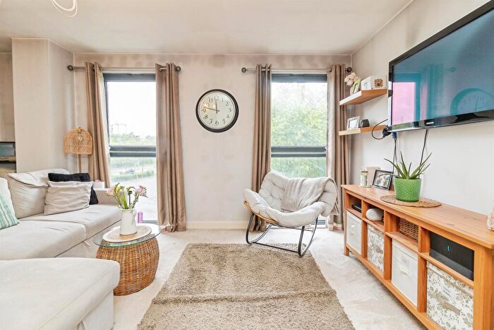 2 Bedroom Flat For Sale In Wetherburn Court, Bletchley, Milton Keynes, MK2