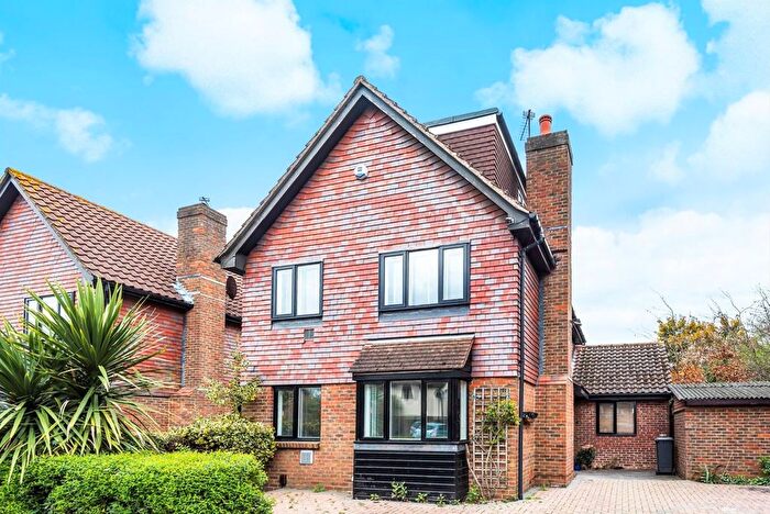 5 Bedroom Detached House For Sale In Crowntree Close, Isleworth, TW7