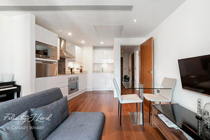 1 Bedroom Apartment For Sale In Talisman Tower, Lincoln Plaza, London, E14