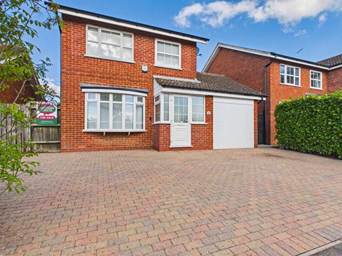3 Bedroom Detached House For Sale In Hazlehurst Drive, Elm Farm, Aylesbury, HP21