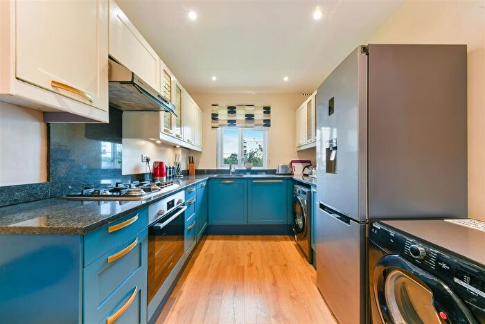 2 Bedroom Flat To Rent In Bushey Road, Raynes Park, SW20
