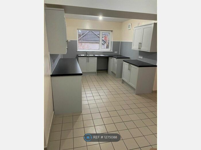 5 Bedroom End Of Terrace House To Rent In Rhondda Street, Swansea SA1