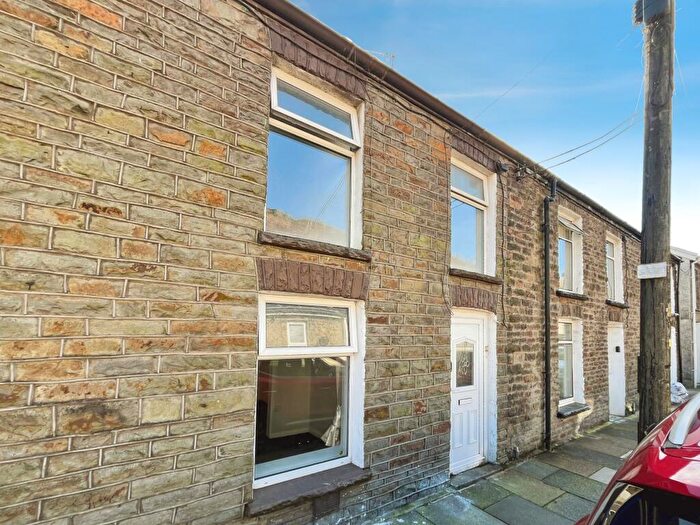 3 Bedroom House To Rent In Edmondstown Road, Tonypany, CF40