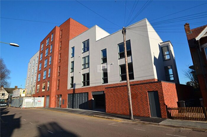 2 Bedroom Flat To Rent In Station Road, Junction Court, WD17