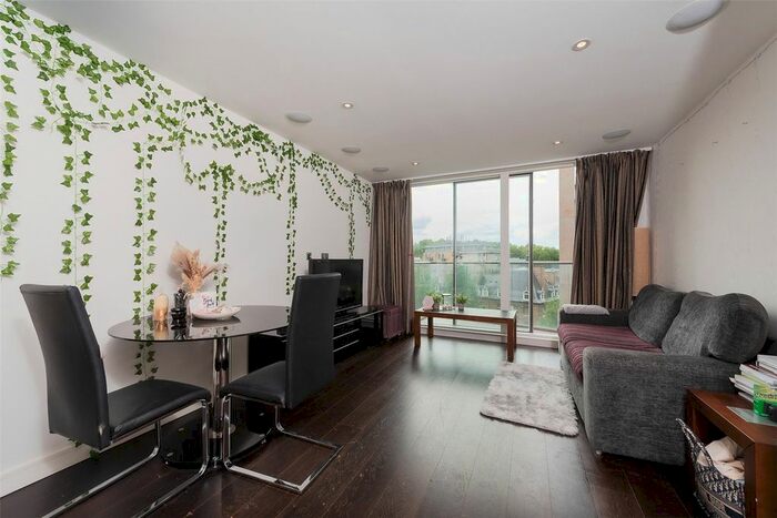 1 Bedroom Flat To Rent In Caro Point, Grosvenor Waterside, Sloane Square, SW1W
