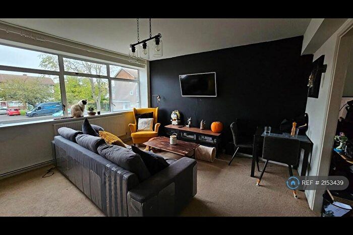 2 Bedroom Maisonette To Rent In Courtlands Avenue, London, SE12