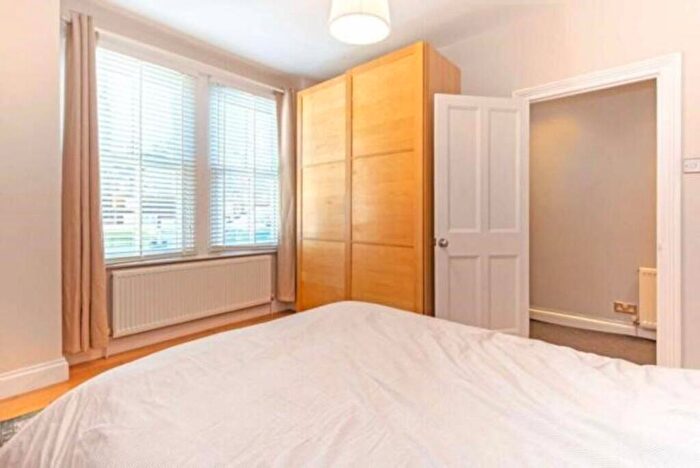 2 Bedroom Terraced House To Rent In Aylesbury Road, Elephant And Castle, London, SE17