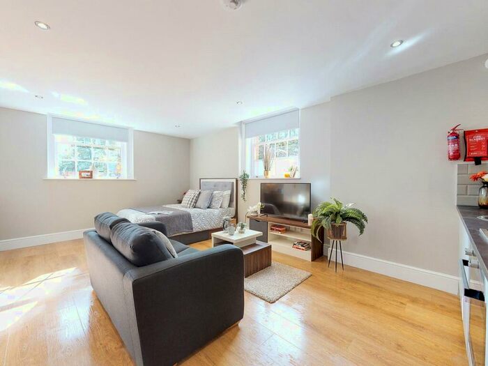 Apartment To Rent In Apt, Springfield Mount #, LS2