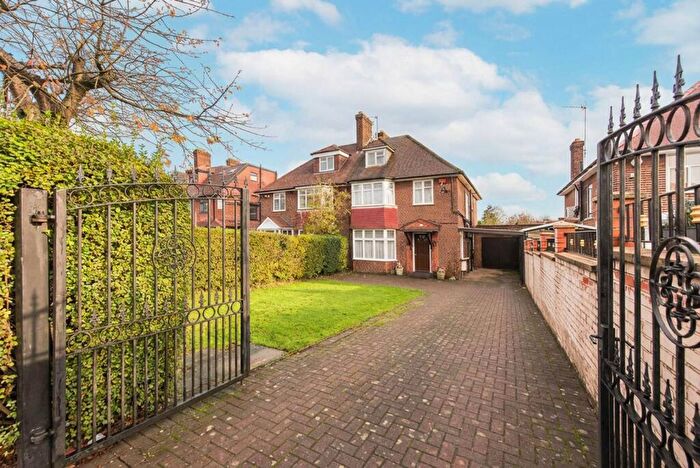 5 Bedroom House For Sale In Hendon Way, Golders Green, London, NW2