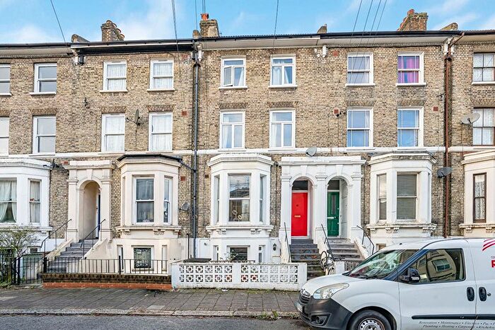 2 Bedroom Flat To Rent In Flaxman Road, London, SE5