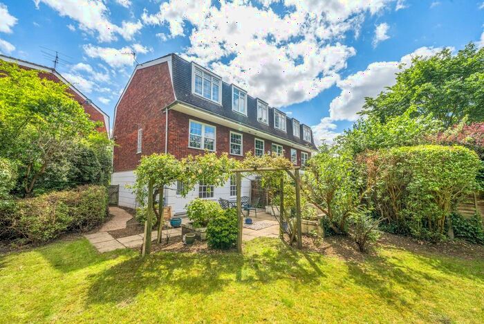 4 Bedroom End Terrace House For Sale In Langwood Chase, Teddington, TW11
