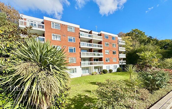 2 Bedroom Flat For Sale In Branksome Wood Road, Bournemouth, BH4
