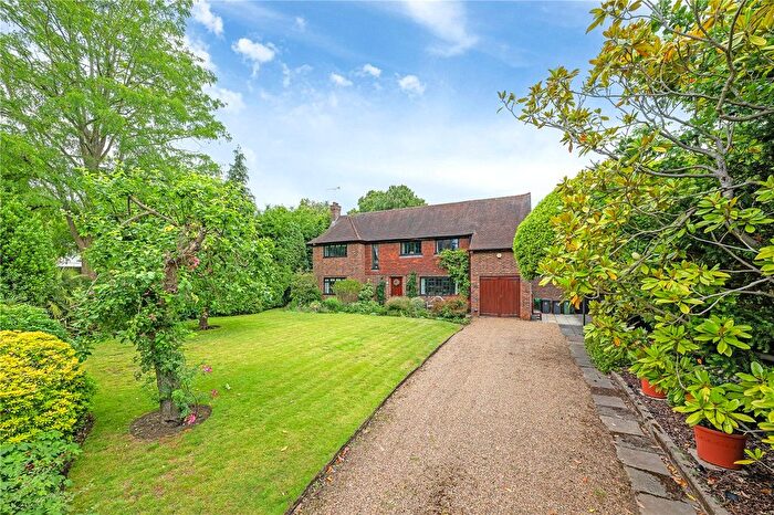 4 Bedroom Detached House For Sale In The Knoll, Beckenham, BR3