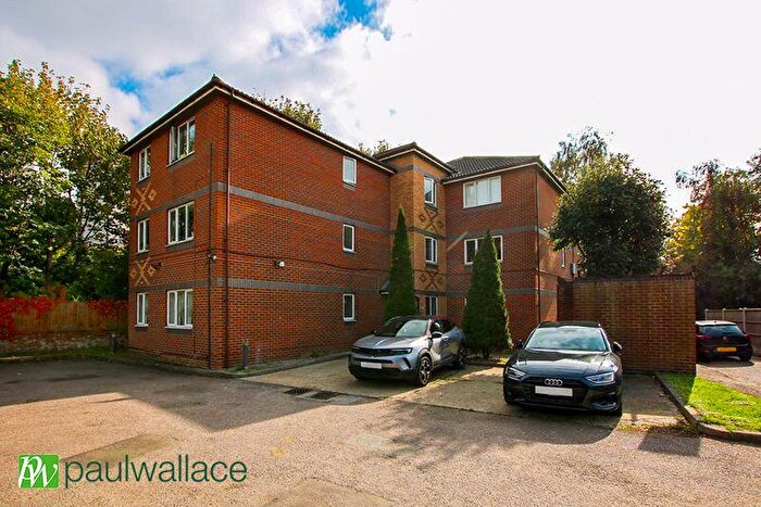 1 Bedroom Flat For Sale In Eleanor Way, Waltham Cross, EN8